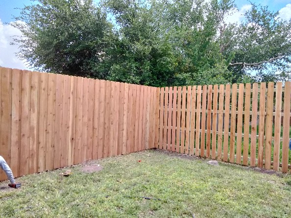 STANDARD 8FT FENCE WITH 3 LAYER TRIM – RGV FENCE SERVICE